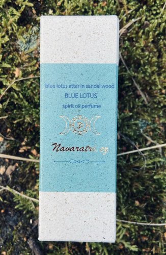 Blue Lotos in Sandalwood